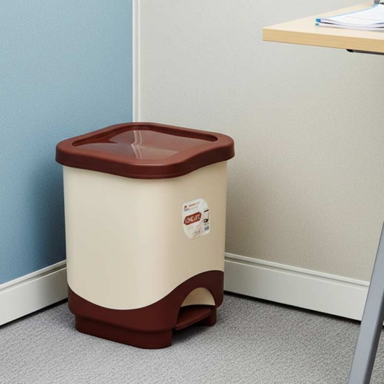 سلة قمامة بدعسة بيج