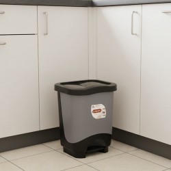 سلة قمامة بدعسة رصاصي