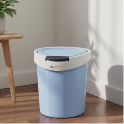 سلة نفايات بدعسة أزرق فاتح